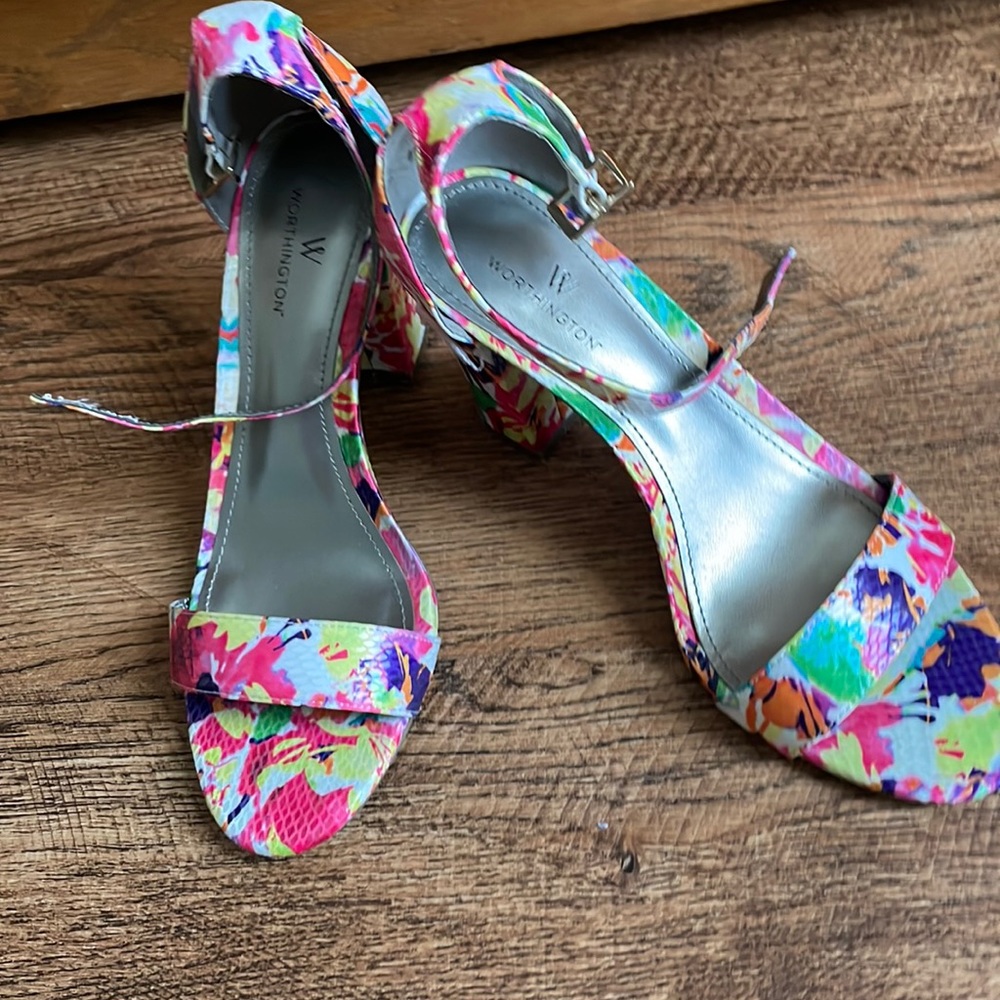 Ladies sandals, worn 3 times excellent condition